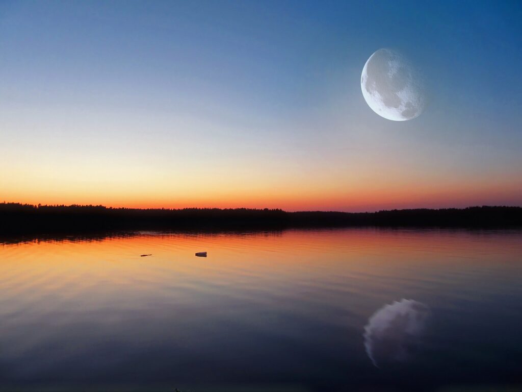 evening lake, glow, big moon-639699.jpg